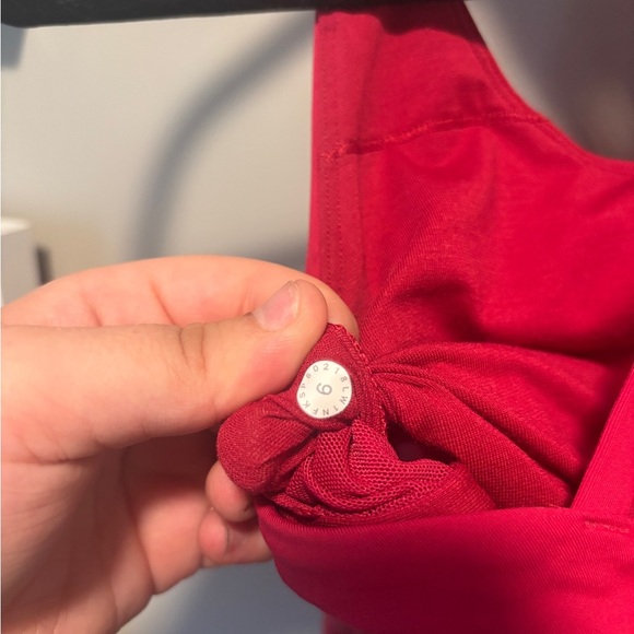 Lululemon Twist & Toil Tank
Heathered Ruby Red / Ruby Red - Picture 5 of 5